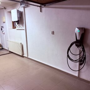 Wallbox GW11K-HCA-G2 3-fázová EV nabíjačka + Goodwe G2 menic